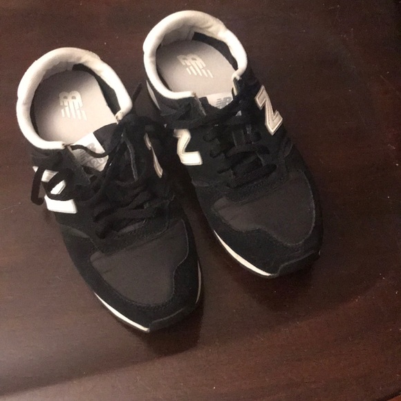 New Balance Shoes - New Balance 420 tennis shoe
